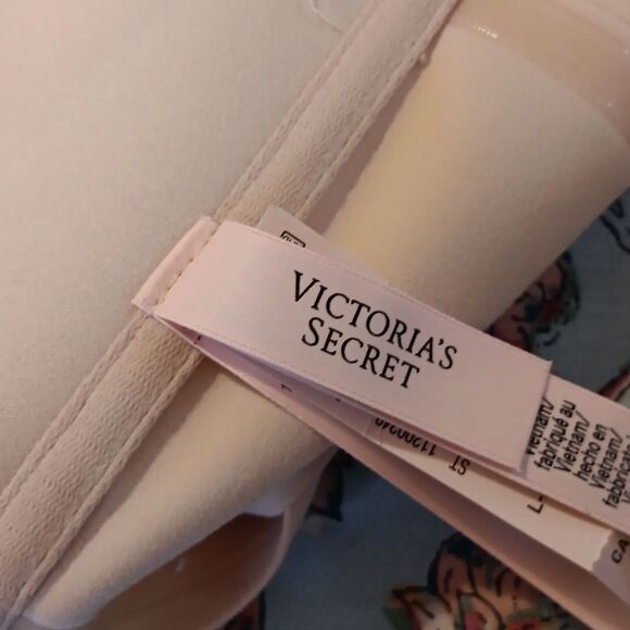 NWT Victoria's Secret T-Shirt, No-Wire, Bandeau, Convertible Bra. - Picture 10 of 13